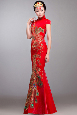 中式锦缎刺绣新娘旗袍